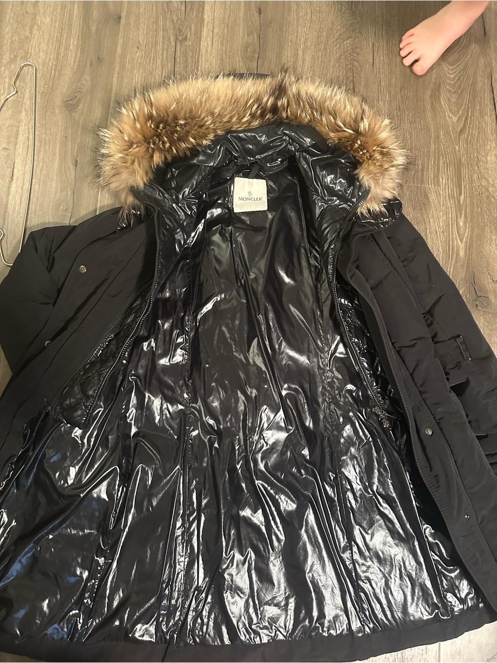 Authentic Moncler coat - Picture 2 of 8